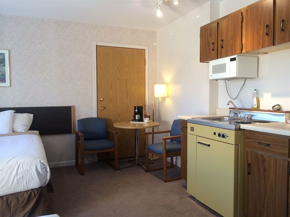 Dilworth Inn Келоуна Экстерьер фото